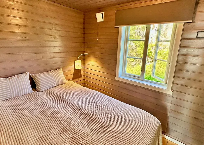 Chalet Eagle Bay - Waterfront Rorbu B *