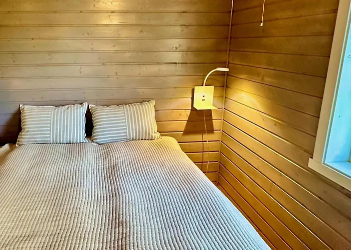 Chalet Eagle Bay - Waterfront Rorbu B *