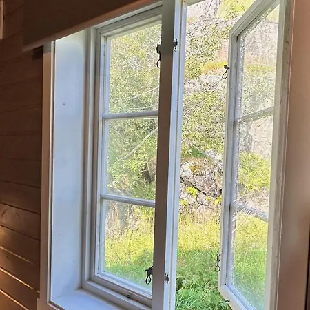 Chalet Eagle Bay - Waterfront Rorbu B *